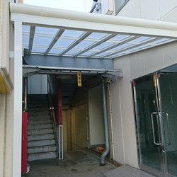 横浜市都筑区　Ｋビル　　テラス屋根取付工事